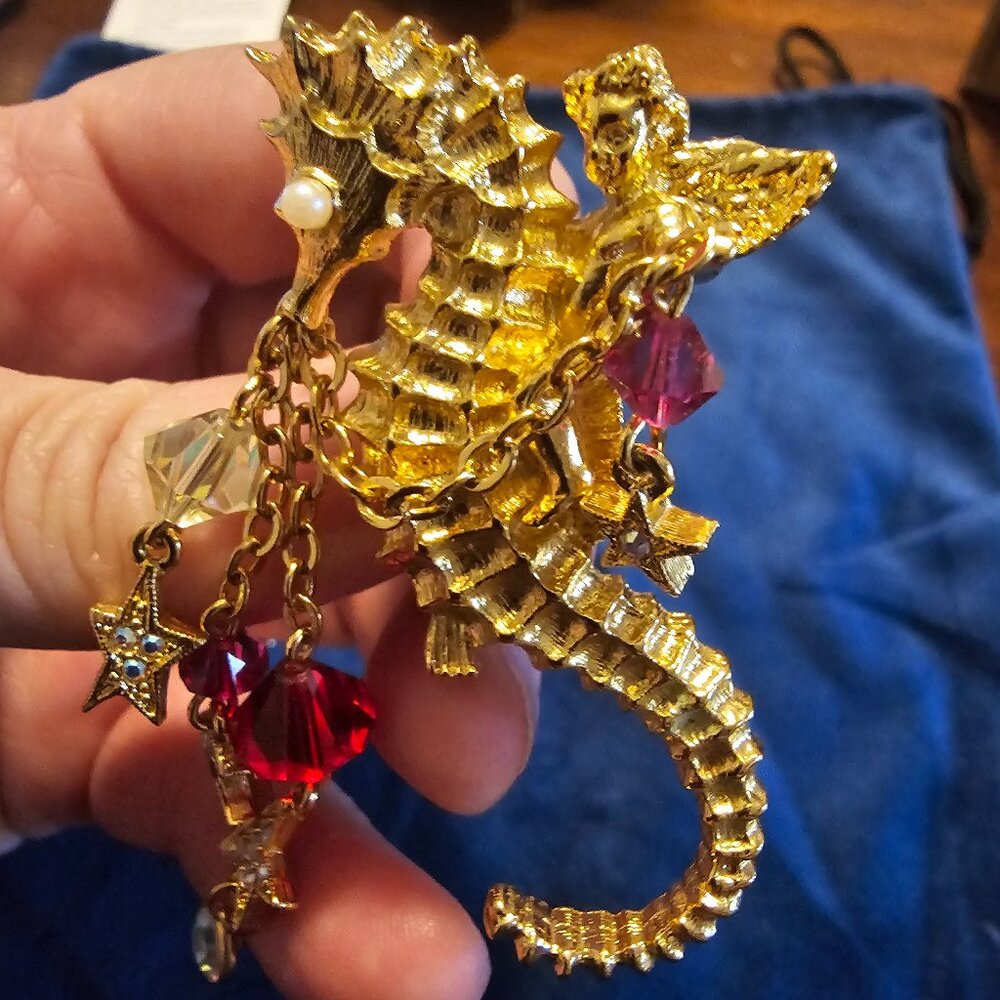 Kirks Folly Brooch/Pin - Picture 2 of 6